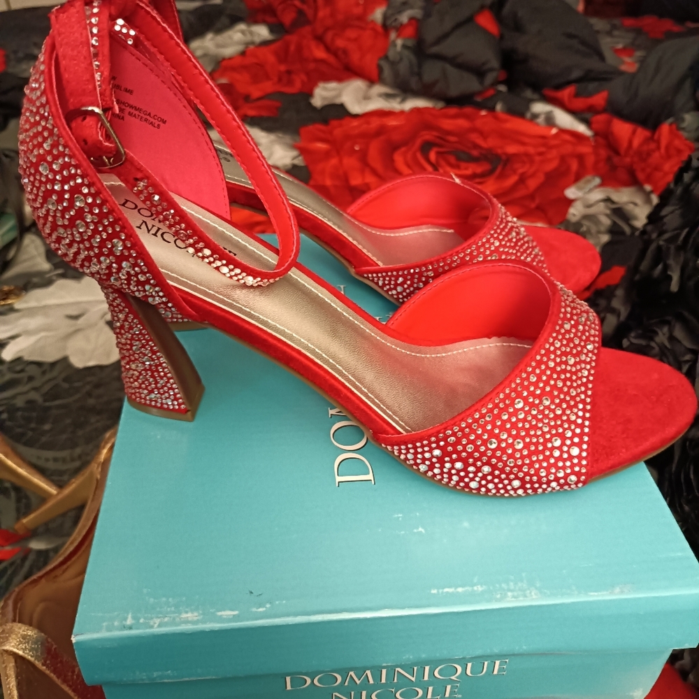 Red Rhinestone Heel 👠 - Picture 2 of 3